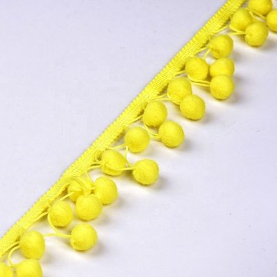 衣服のかぎ針編みのレース黄色い3.5cm Pom Pomのふさのトリム